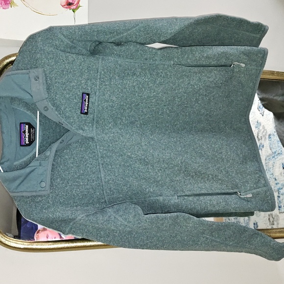 Women’s Patagonia Lightweight Better Sweater Marsupial Pullover - Picture 2 of 5